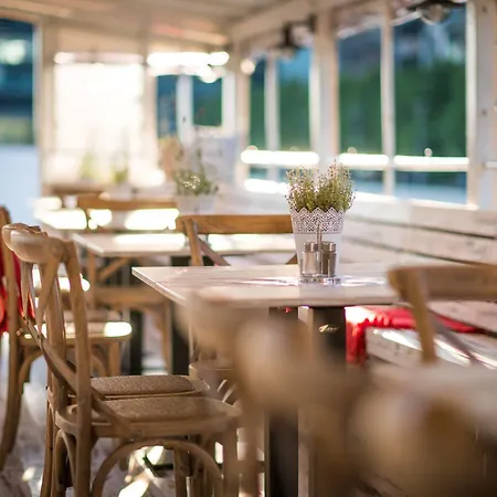 Otel Botel Pressburg