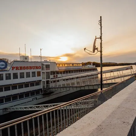 Hotel Botel Pressburg Bratislava