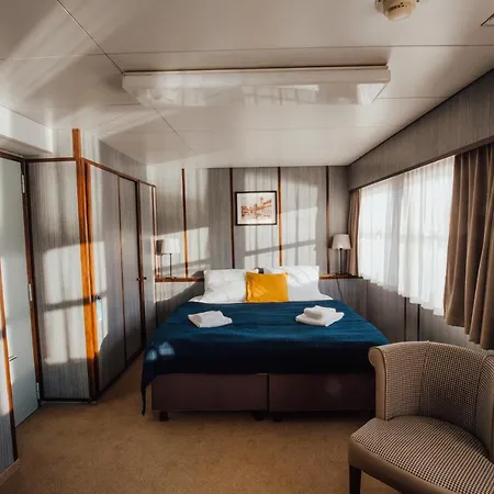 Botel Pressburg Hotel 3*