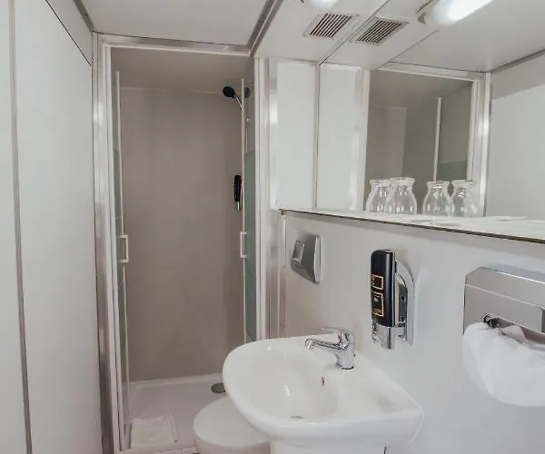 Hotel Botel Pressburg 3*