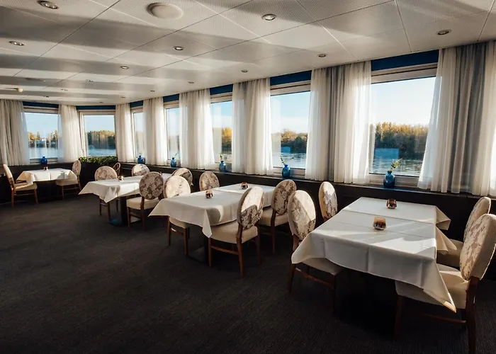 Hotel Botel Pressburg 3*