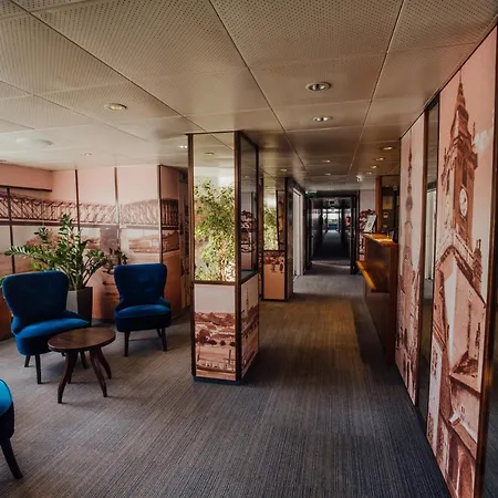 Hotel Botel Pressburg 3*