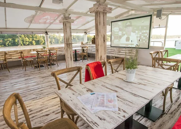 Hotel Botel Pressburg 3*