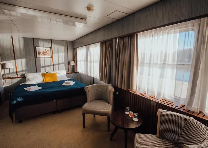 Hotel Botel Pressburg 3*